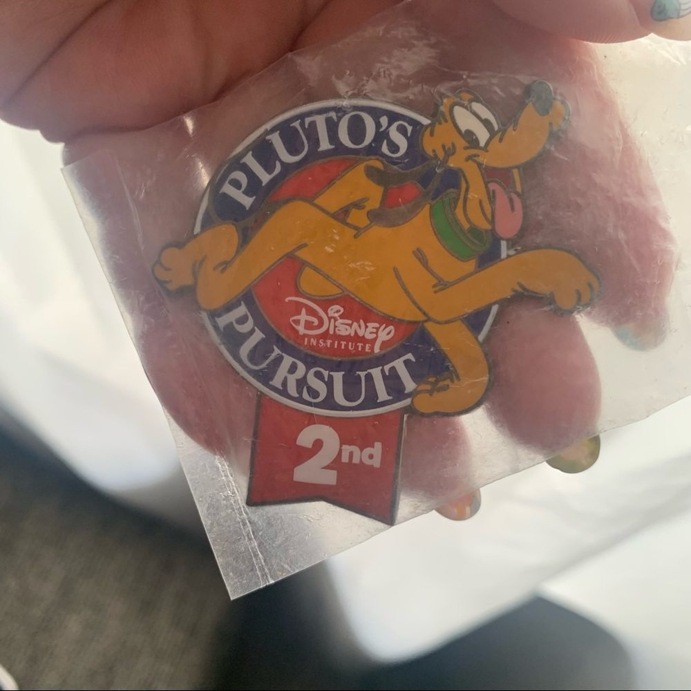 Disney Pluto's Pursuit 2nd Place Award Pin - Picture 7 of 7